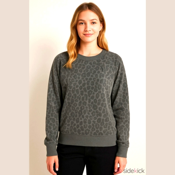 Victoria's Secret XL Animal Print Crewneck Sweatshirt X-Large - Picture 1 of 9